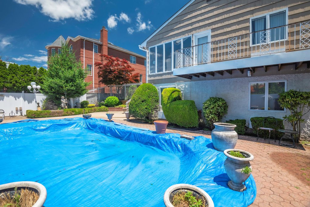 52-04 Redfield Street – For Sale photo 20