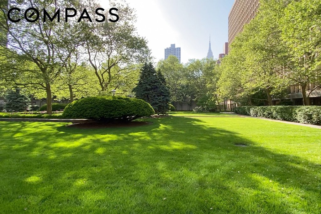 300 East 33rd Street, Unit 9M photo 11