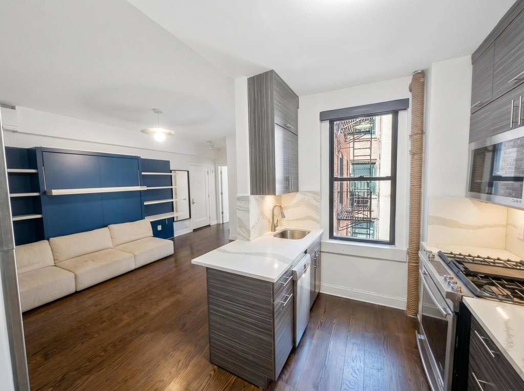 130 West 16th Street, Unit 52 photo 3