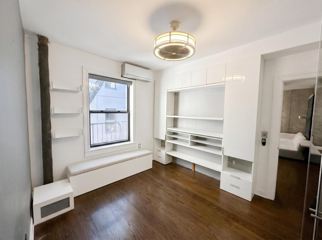130 West 16th Street, Unit 52 photo 8