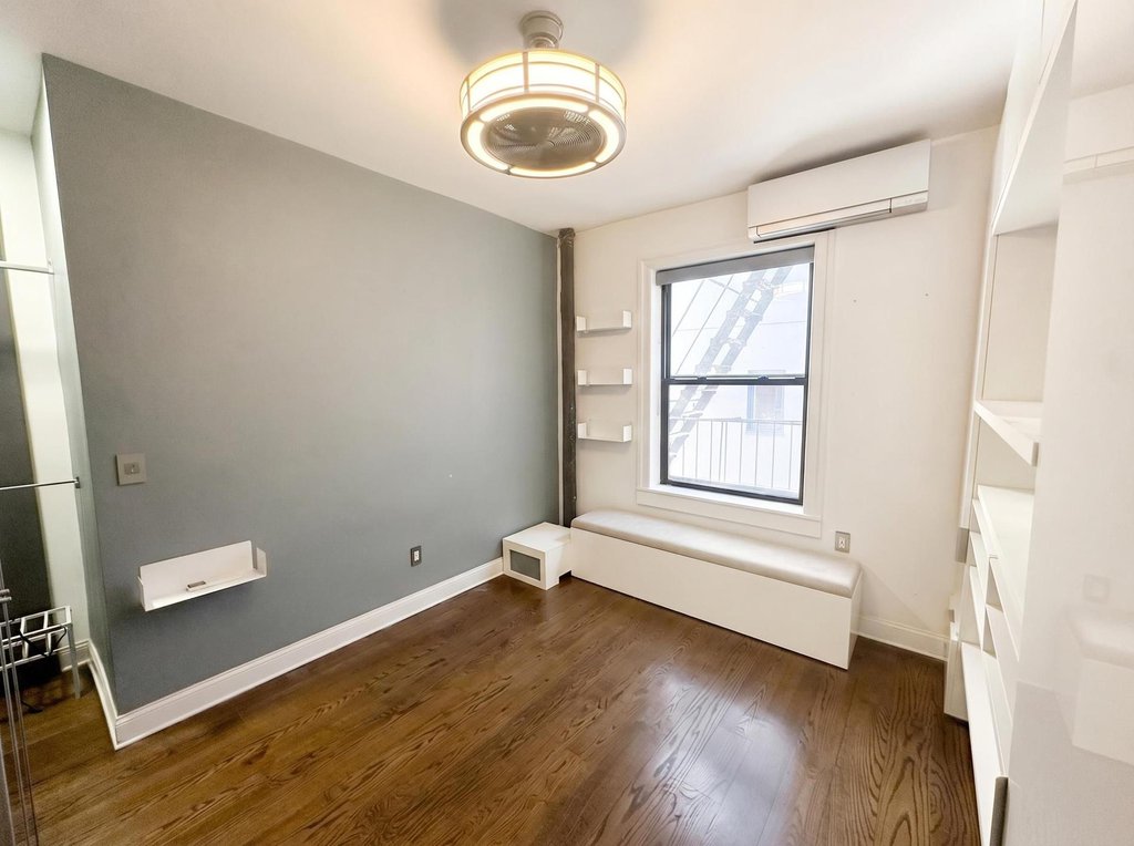 130 West 16th Street, Unit 52 photo 9