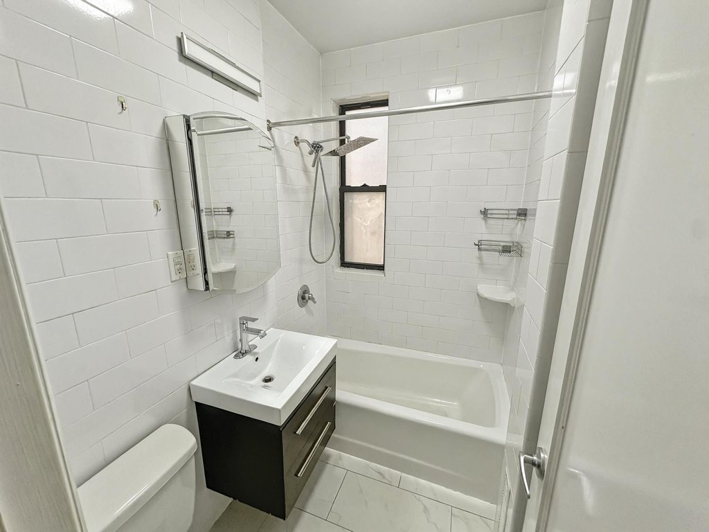 130 West 16th Street, Unit 52 photo 11
