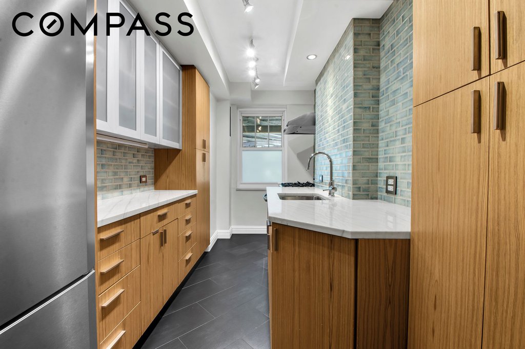 140 Cabrini Boulevard, Unit 14 photo 9