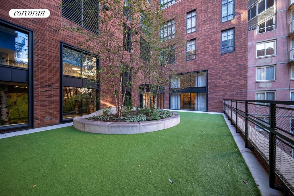 200 East 95th Street, Unit 27A photo 27