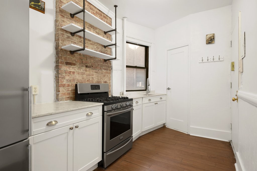 715 Ninth Avenue, Unit 3RN photo 4