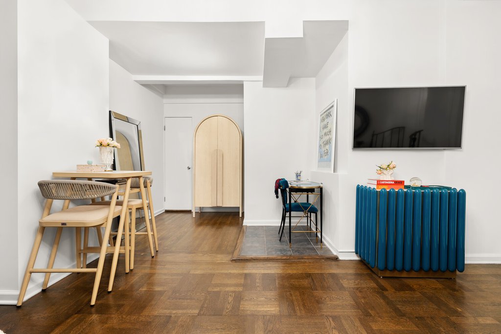 235 East 73rd Street, Unit 1G photo 3