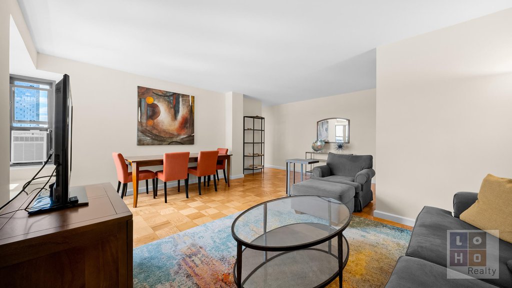 208 East Broadway, Unit J1501 photo 3