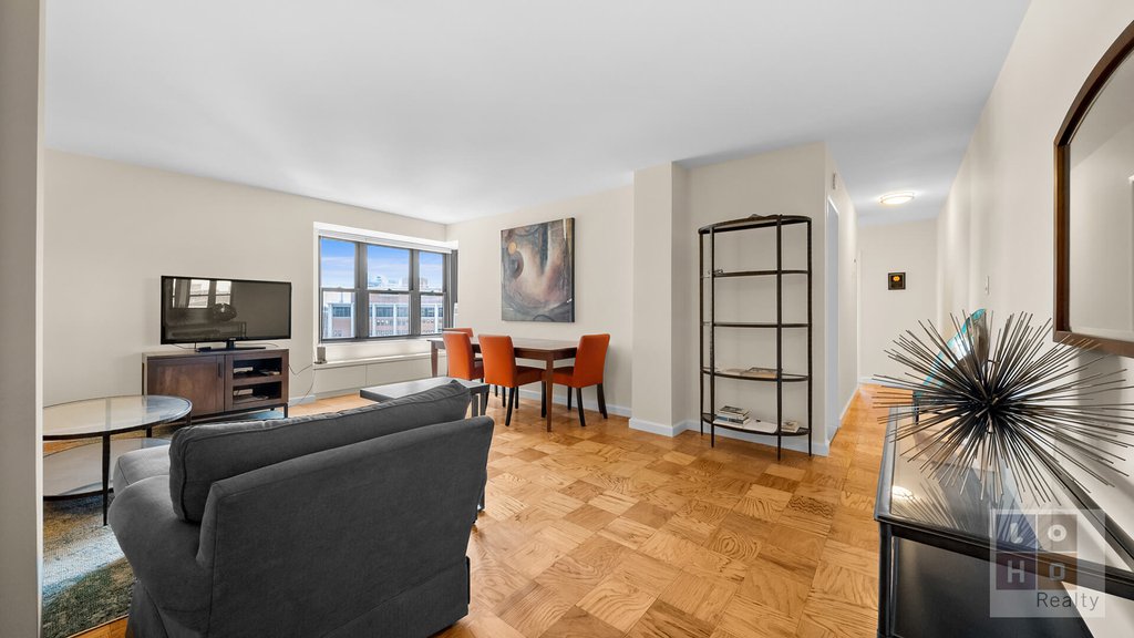 208 East Broadway, Unit J1501 photo 4