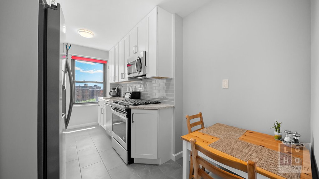 208 East Broadway, Unit J1501 photo 6