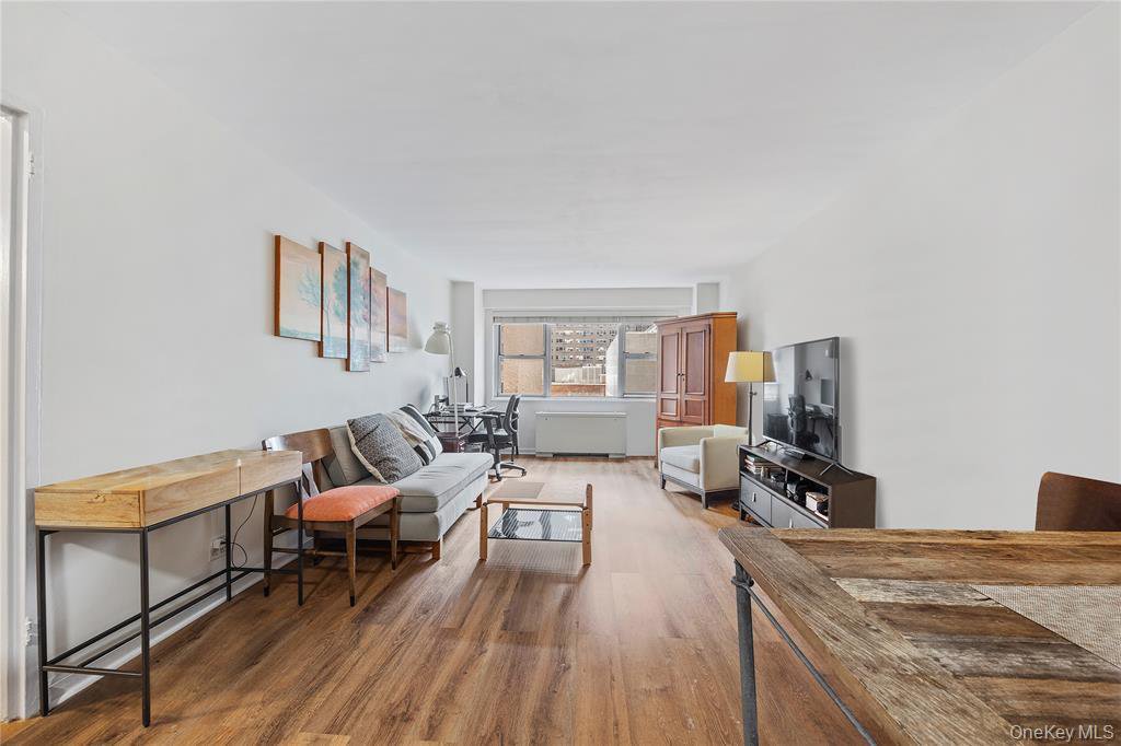 321 East 48th Street, Unit 9D photo 4