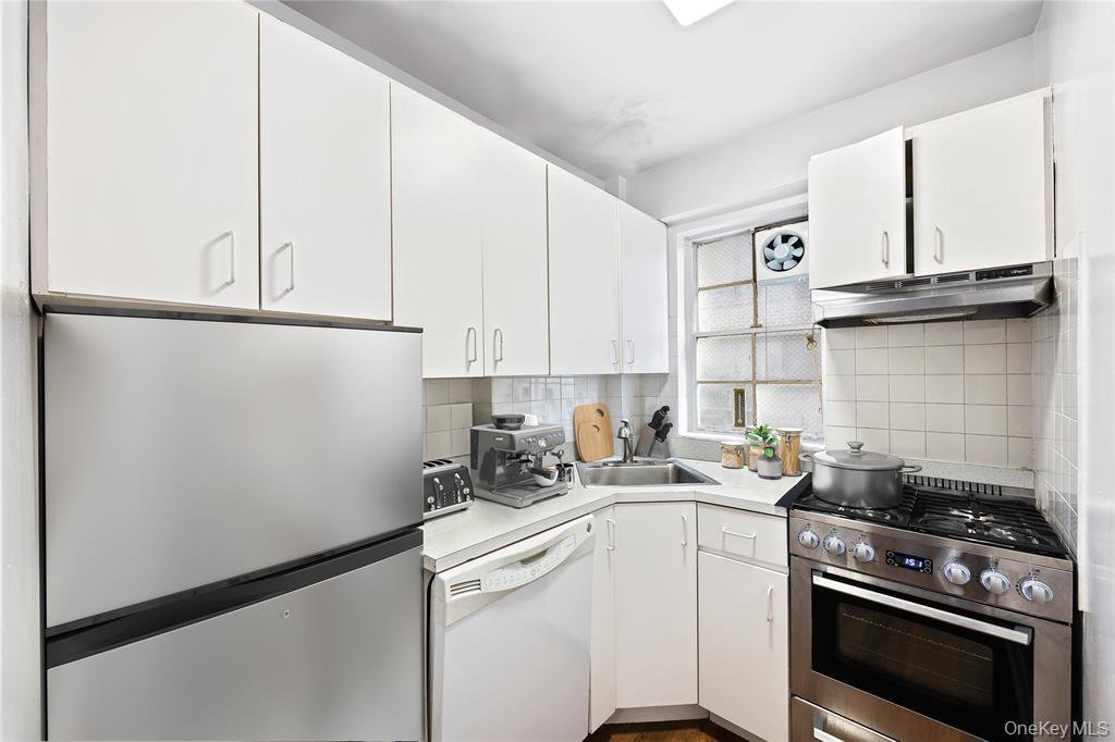 321 East 48th Street, Unit 9D photo 11