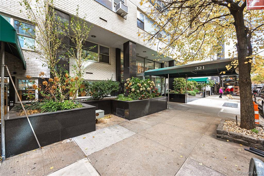 321 East 48th Street, Unit 9D photo 14