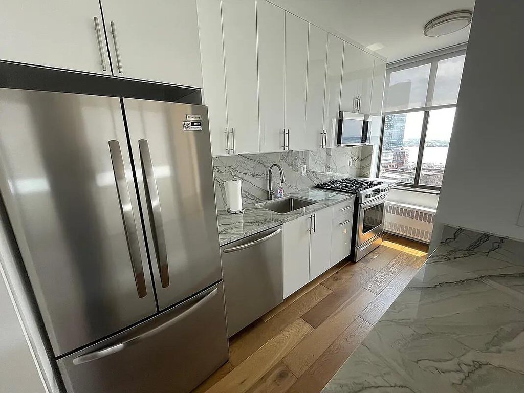 380 Rector Place, Unit 21H photo 3