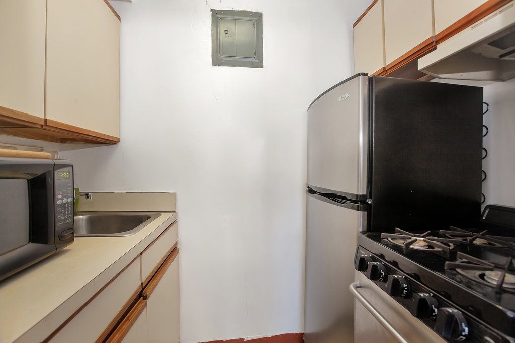 288 Lexington Avenue, Unit 8C photo 3