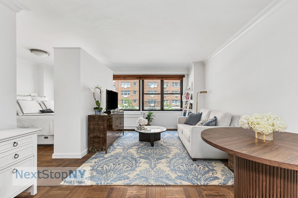200 East 74th Street, Unit 3G