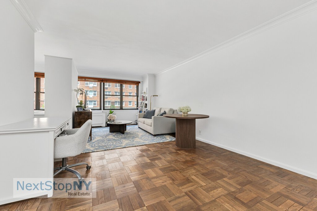 200 East 74th Street, Unit 3G photo 2