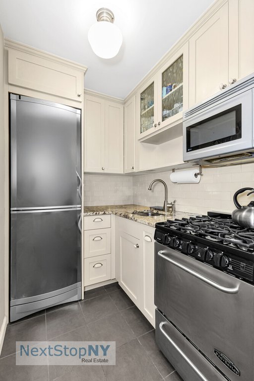 200 East 74th Street, Unit 3G photo 5