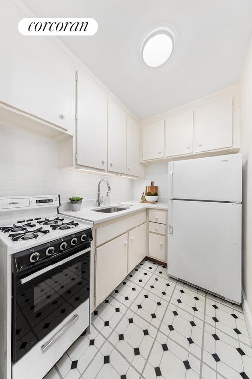 345 East 69th Street, Unit 11A photo 5