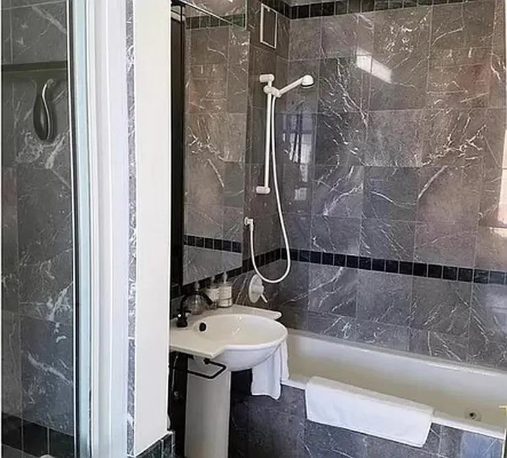 250 East 54th Street, Unit 37C photo 8