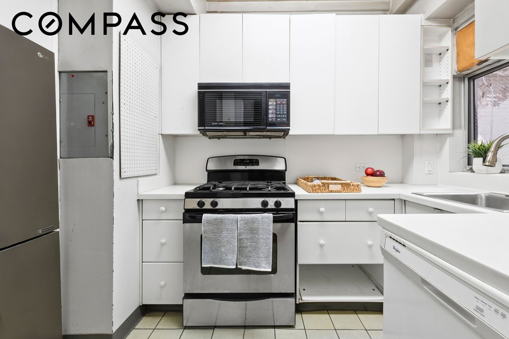 1 West 67th Street, Unit 303/304 photo 7