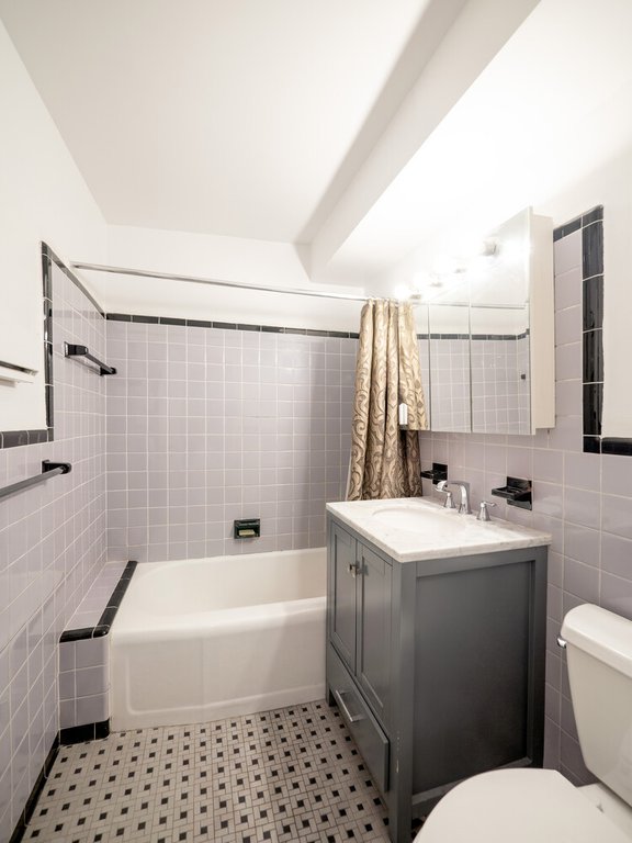 233 East 69th Street, Unit 15O photo 4