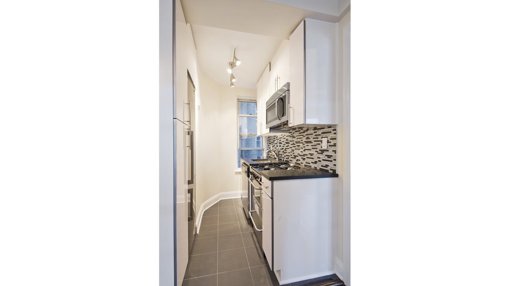 309 West 57th Street, Unit 601 photo 6