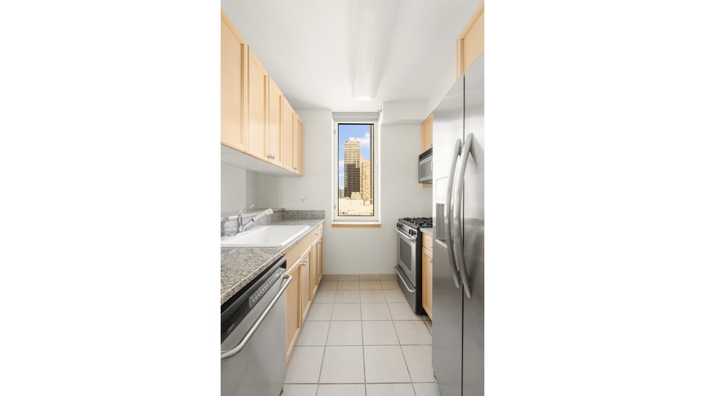 1760 Second Avenue, Unit 10A photo 4