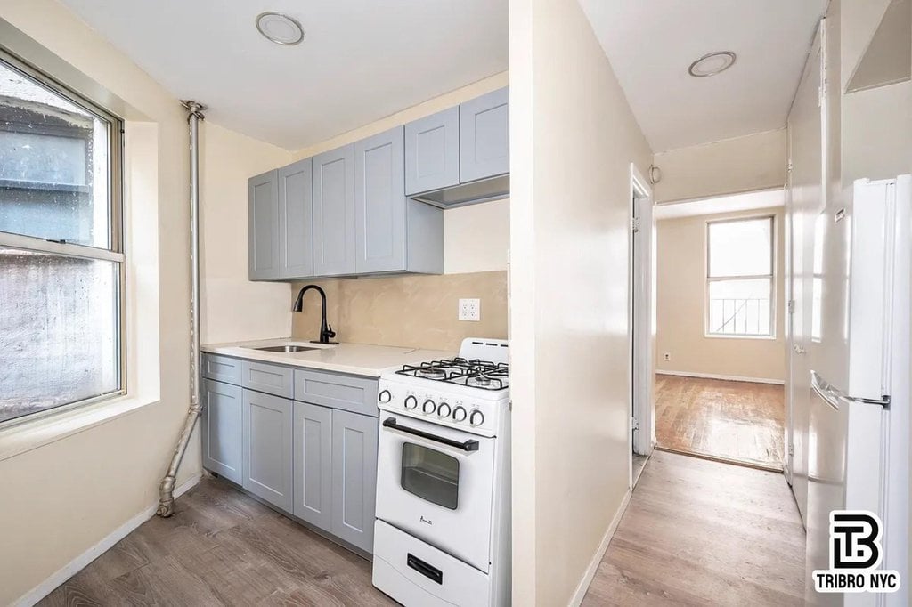 305 East 105th Street, Unit 3D photo 3