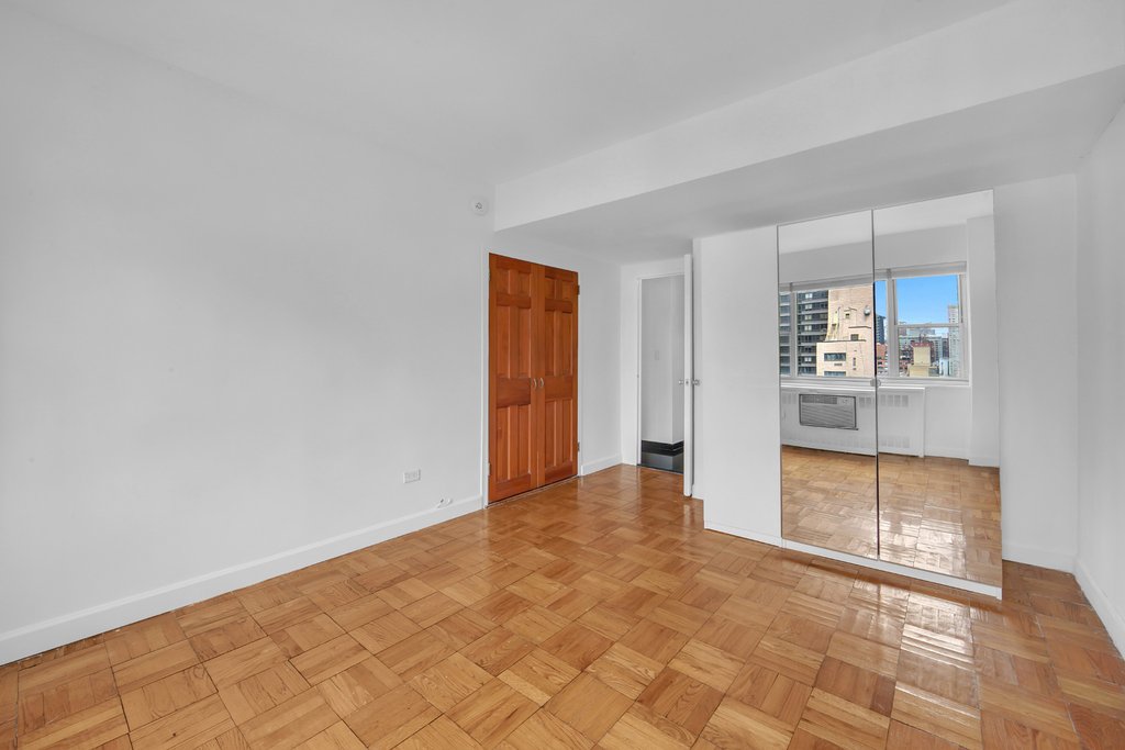 333 East 46th Street, Unit 18A photo 6
