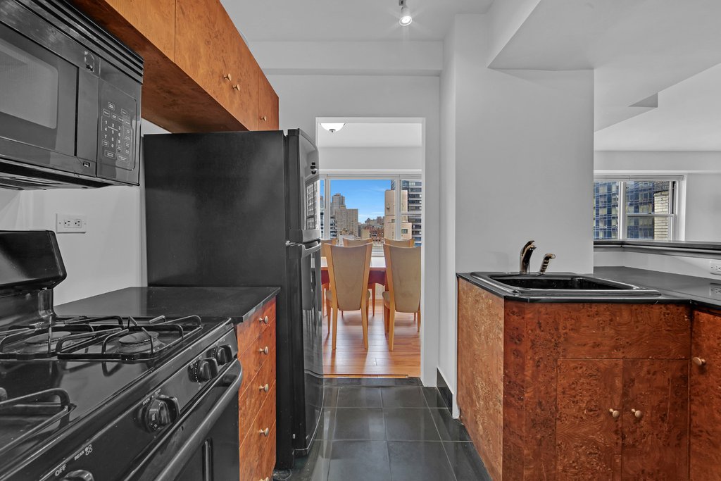 333 East 46th Street, Unit 18A photo 8