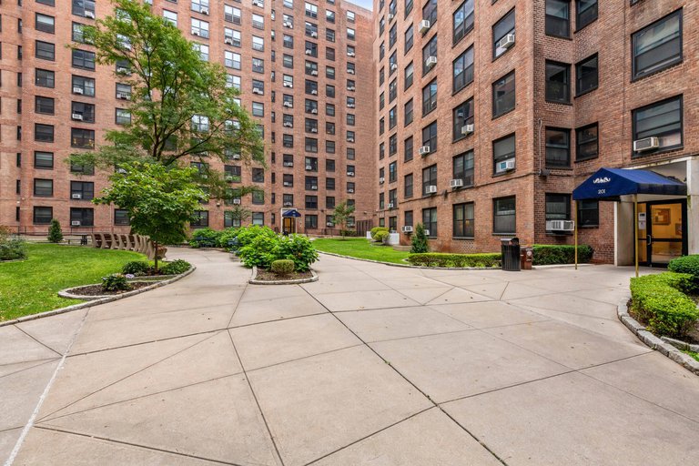 201 Clinton Avenue, Unit 7h photo 8