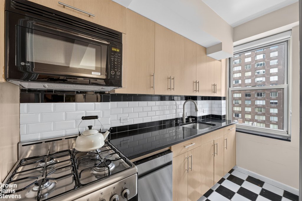 434 East 52nd Street, Unit 10F photo 7