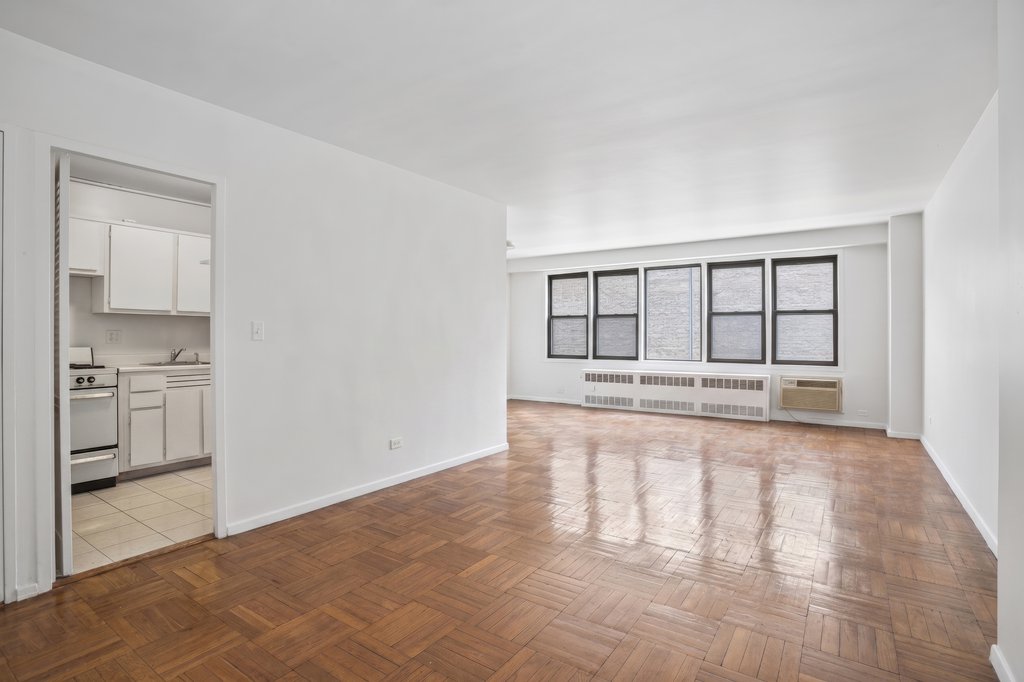220 East 54th Street, Unit 8J
