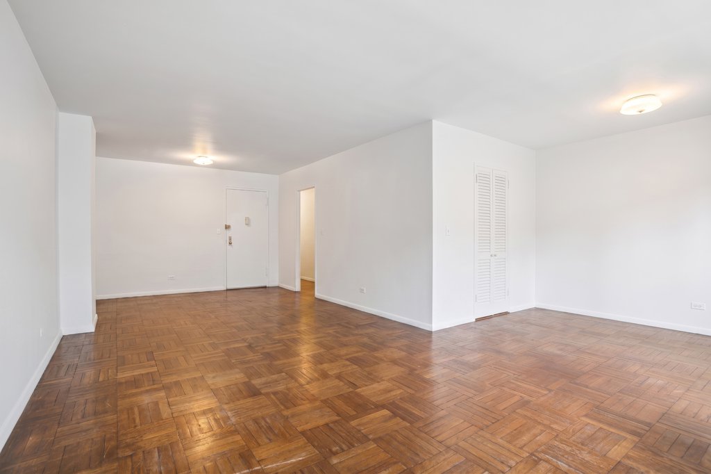 220 East 54th Street, Unit 8J photo 3