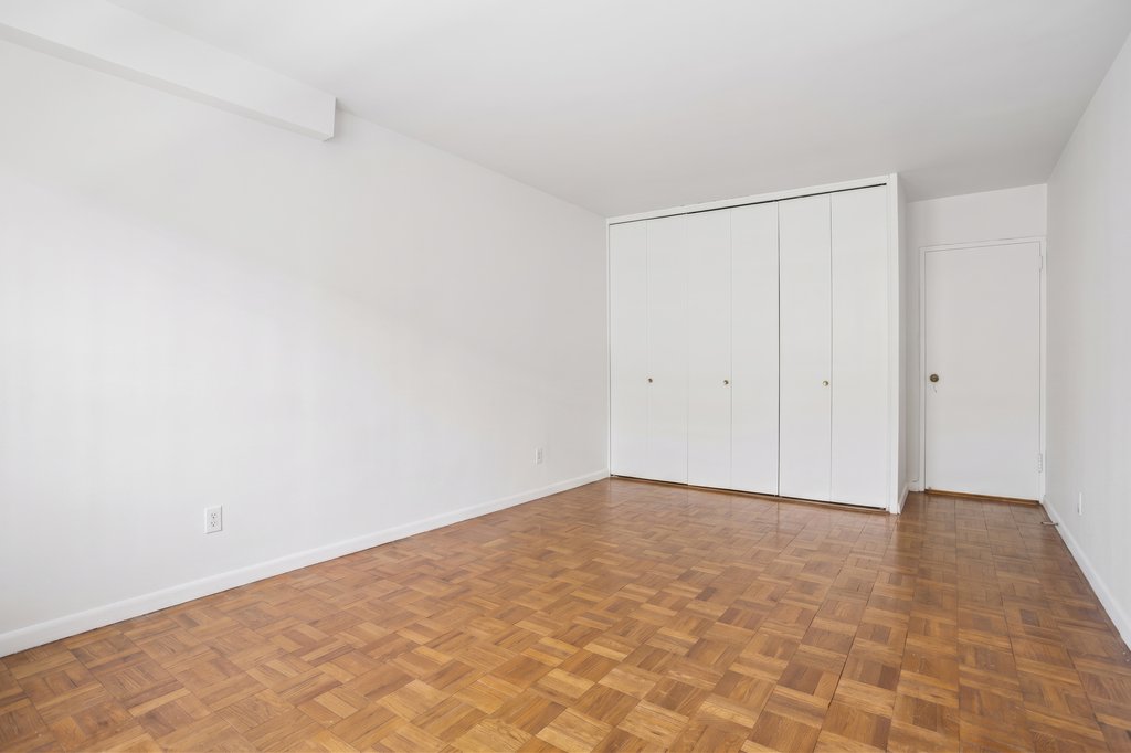 220 East 54th Street, Unit 8J photo 5