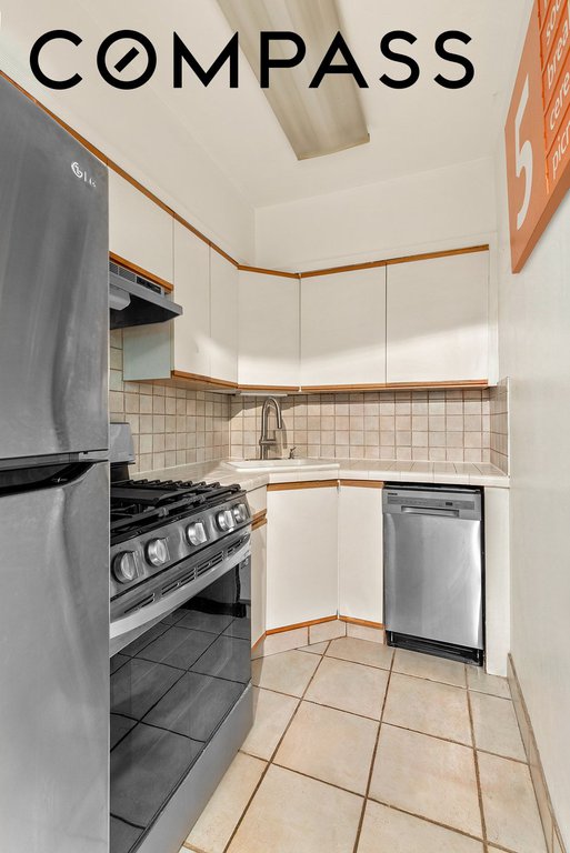240 East 46th Street, Unit 7G photo 10