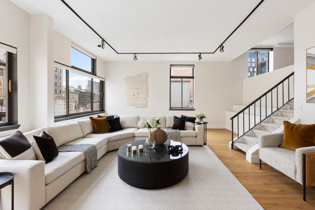 77 Bleecker Street, Unit 812 photo 2
