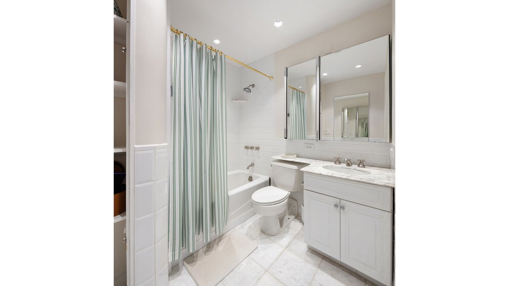 77 Bleecker Street, Unit 812 photo 16