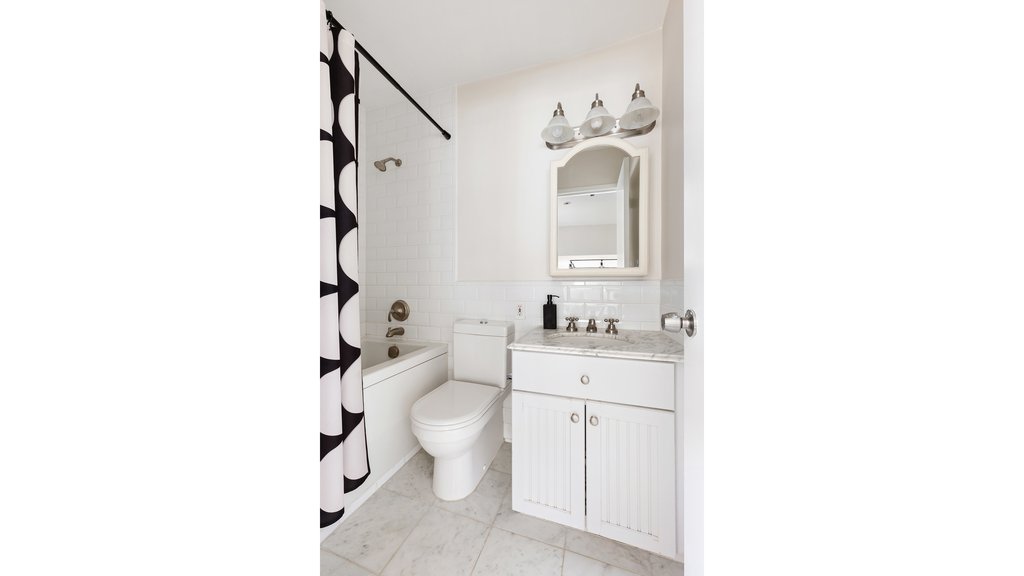 77 Bleecker Street, Unit 812 photo 18