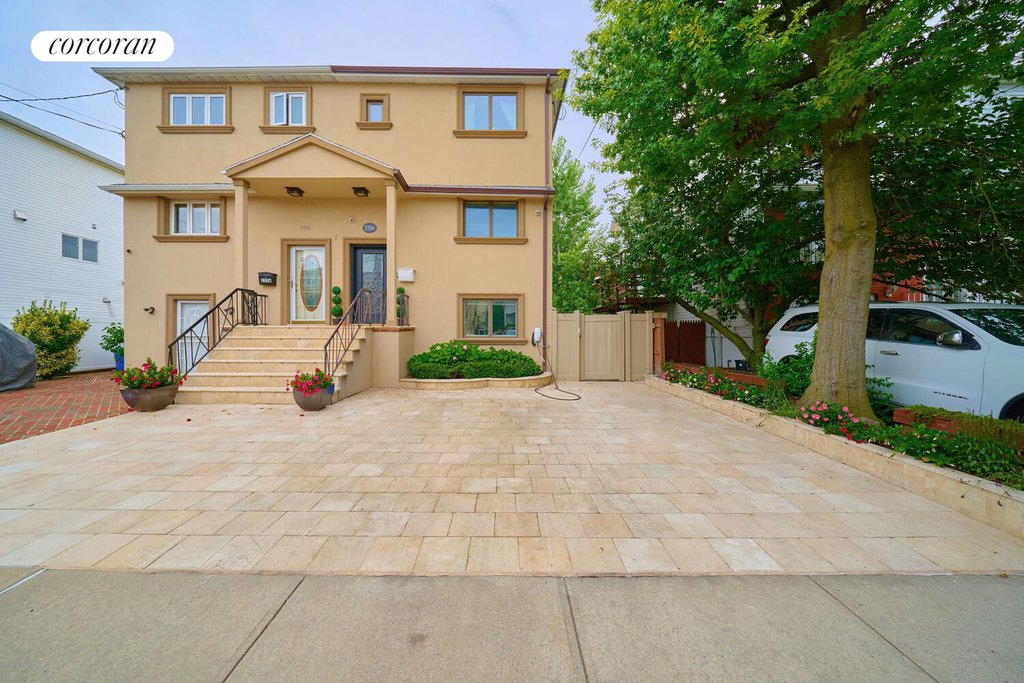 2354 East 71st Street