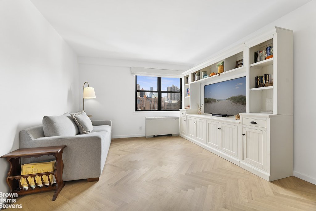 201 East 28th Street, Unit 15L