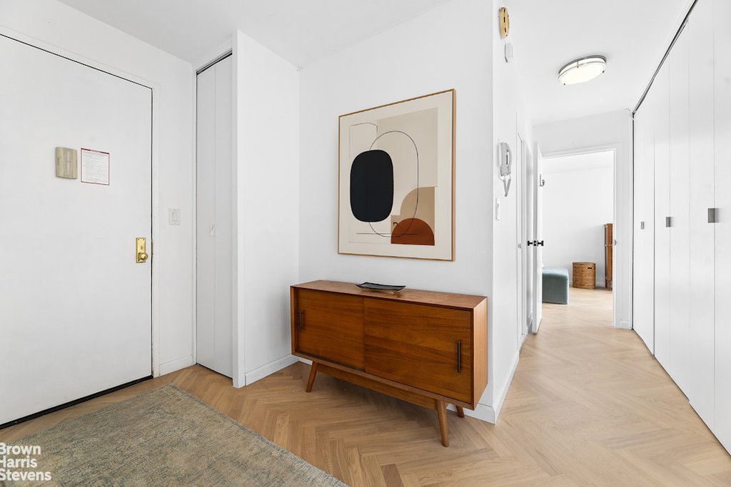 201 East 28th Street, Unit 15L photo 4