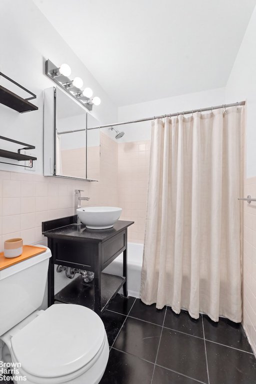 201 East 28th Street, Unit 15L photo 10