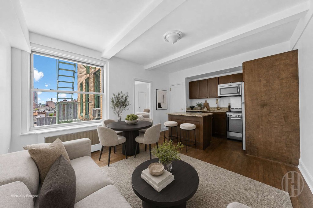 325 West 45th Street, Unit 1020 photo 2
