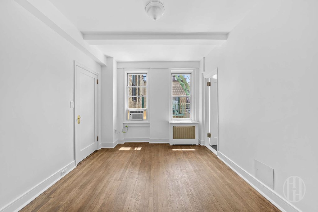325 West 45th Street, Unit 1020 photo 13