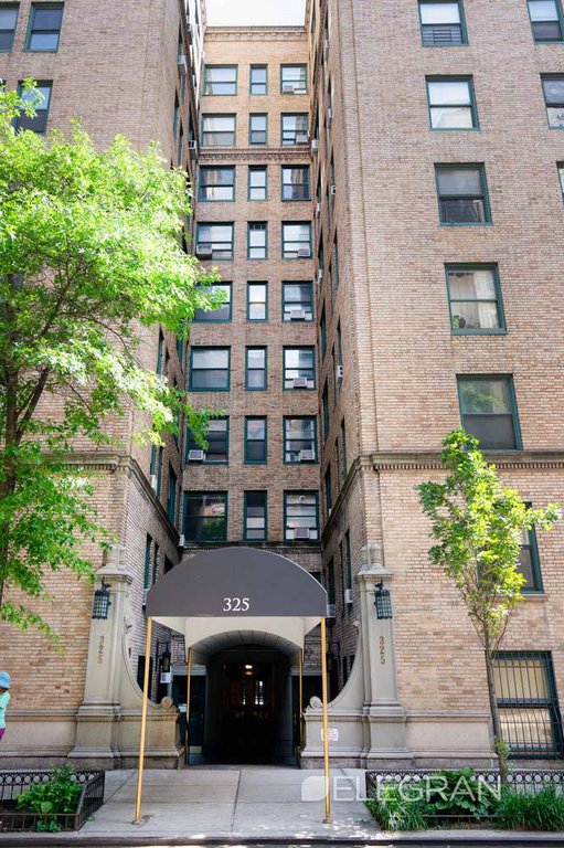 325 West 45th Street, Unit 1020 photo 18