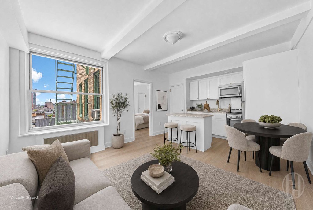 325 West 45th Street, Unit 1020