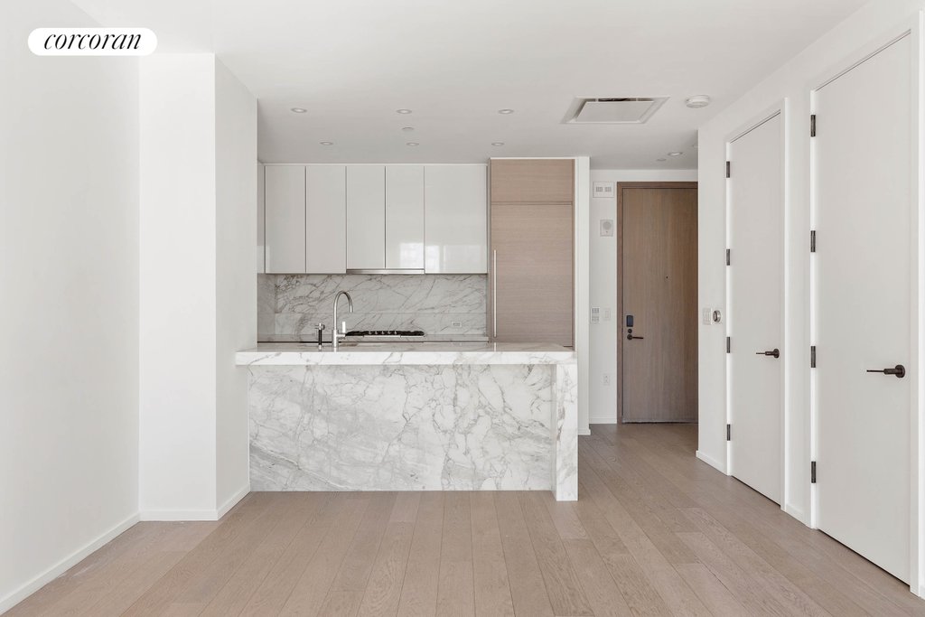 30 Riverside Boulevard, Unit 21G photo 5