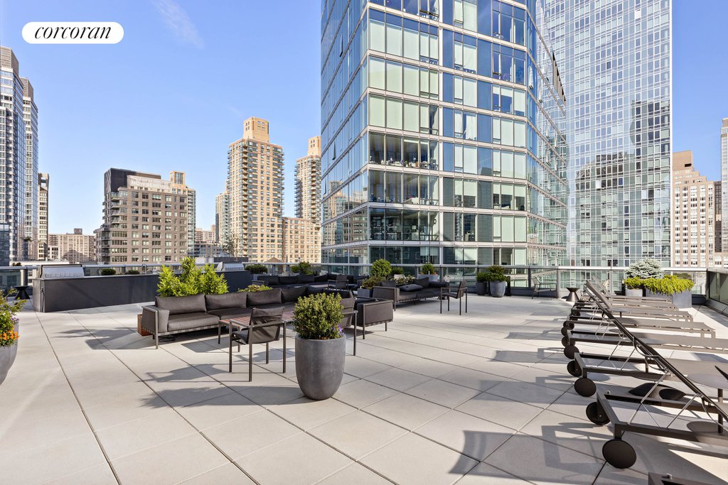 30 Riverside Boulevard, Unit 21G photo 12