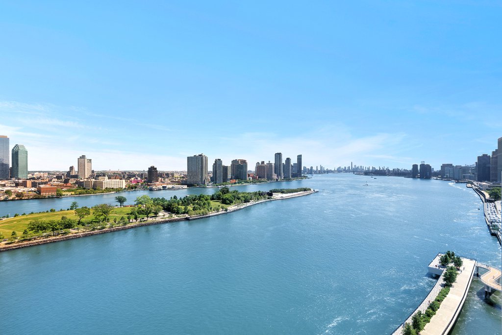 25 Sutton Place South, Unit PHG